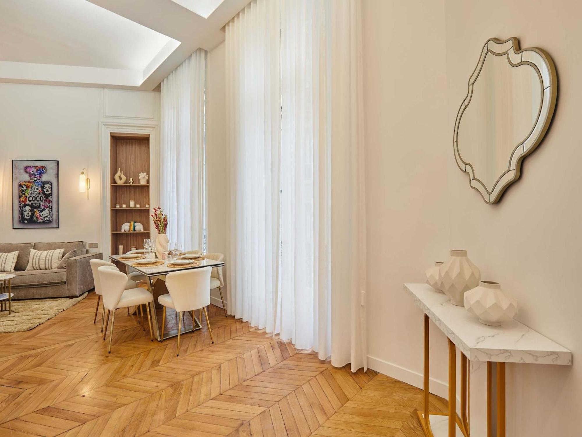 Sublime, Luxurious Flat Ac Matignon St Honore Paris