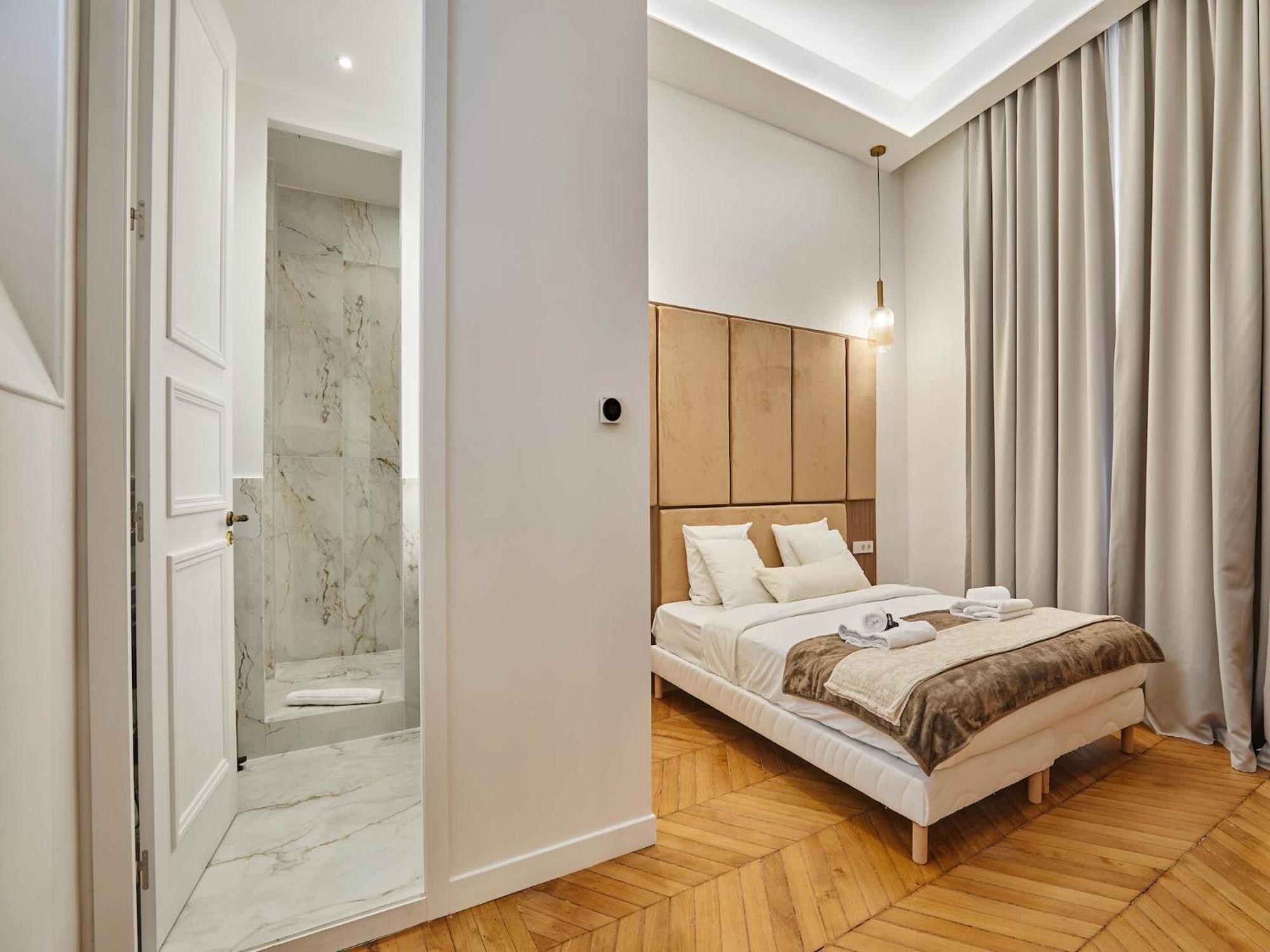 Sublime, Luxurious Flat Ac Matignon St Honore Apartment Paris
